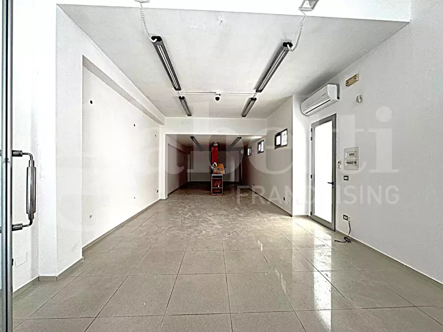 Immagine 5 di Negozio in affitto  in Via Garibaldi, 35 a Porto Cesareo