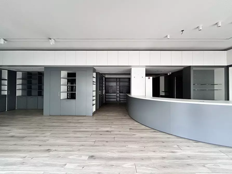 Immagine 6 di Negozio in affitto  in Via Caneve, . a Venezia