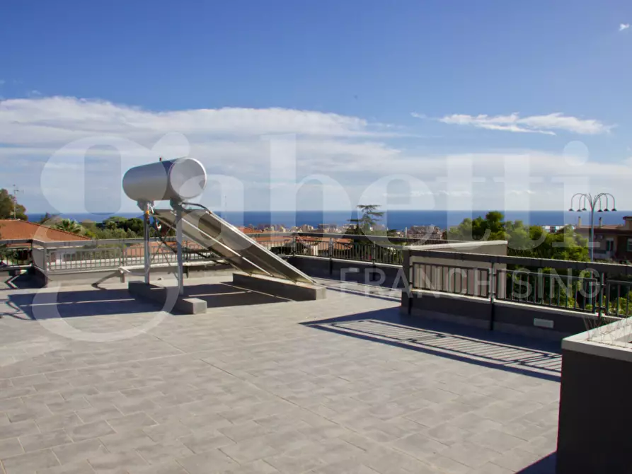 Immagine 12 di Villa in vendita  in Via Tondo Gioieni a Catania