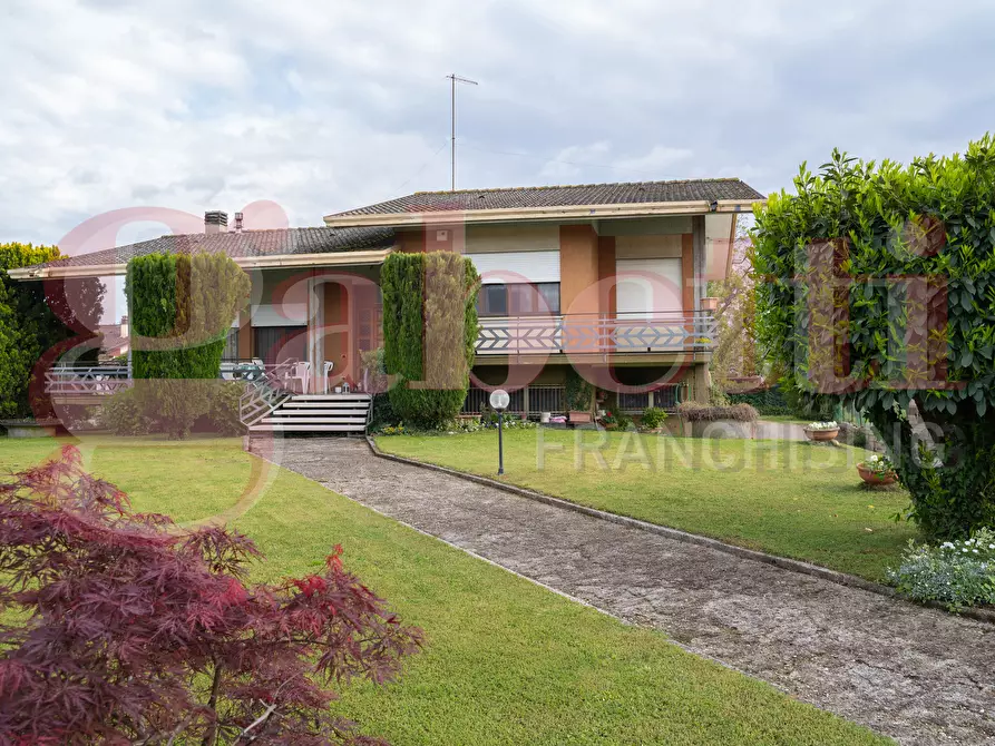 Immagine 1 di Villa in vendita  in Via Sile, 130 a Castelfranco Veneto