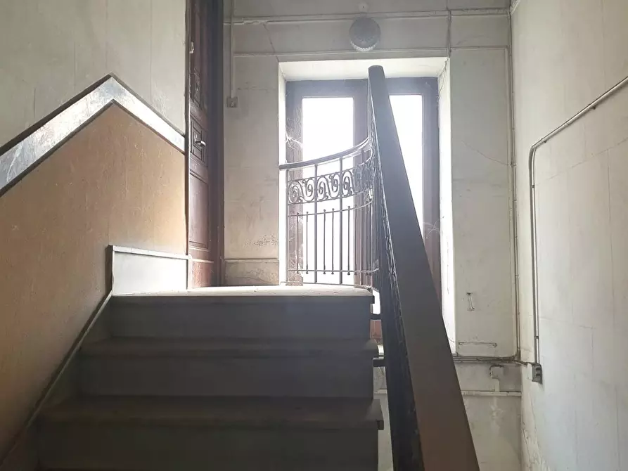 Immagine 13 di Palazzo in vendita  in Corso Tukory, 43 a Palermo