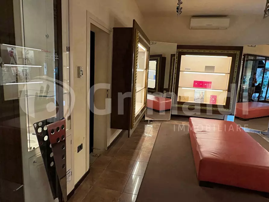 Immagine 7 di Negozio in vendita  in Viale Gramsci, 0 a Cervia