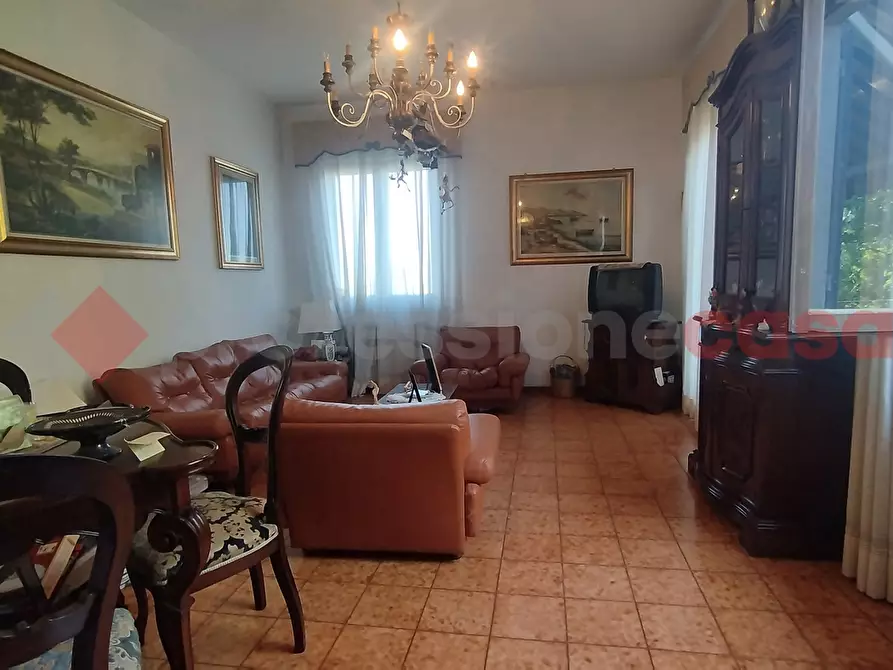 Immagine 8 di Villa in vendita  in Via di Moriano, 10 a Lucca