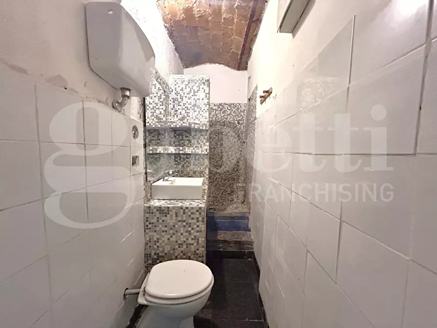 Immagine 15 di Magazzino in vendita  in Via Foligno, 6 a Roma