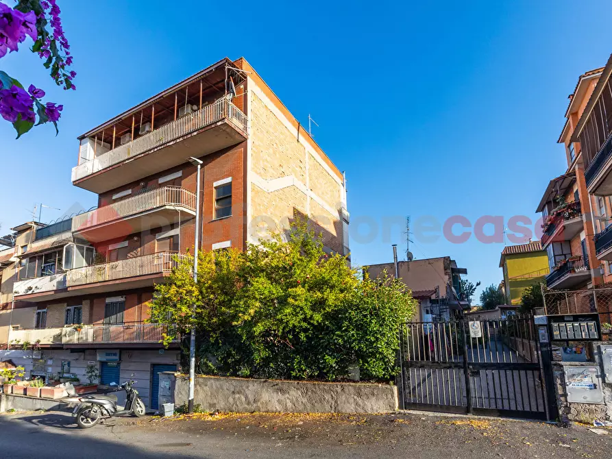Immagine 43 di Appartamento in vendita  in Via Amaretta a Roma