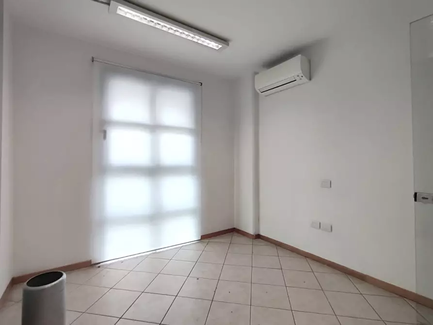 Immagine 12 di Ufficio in affitto  in Via del Macello a Perugia