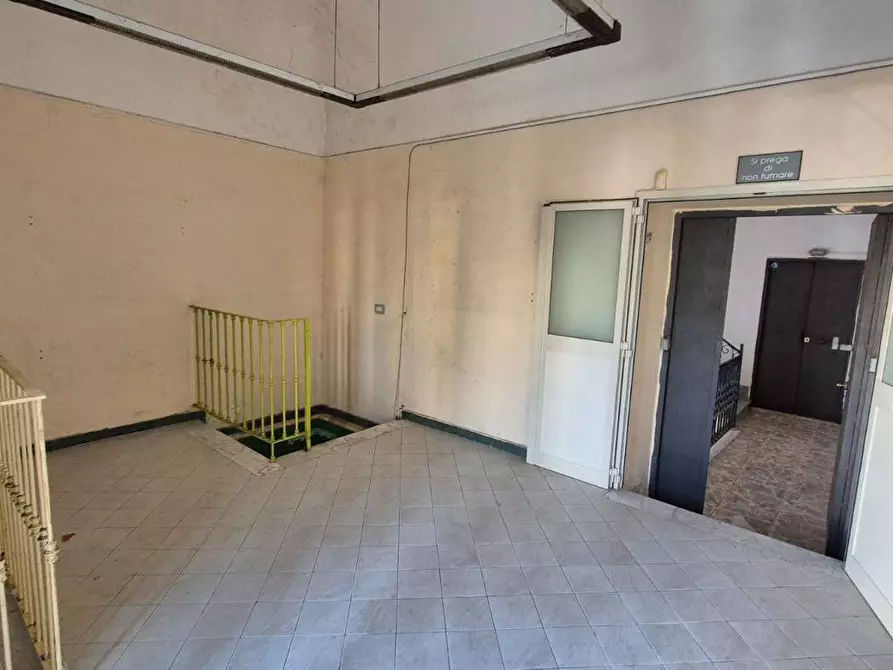 Immagine 12 di Negozio in affitto  in Piazza Ernesto Cesaro, 50 a Torre Annunziata