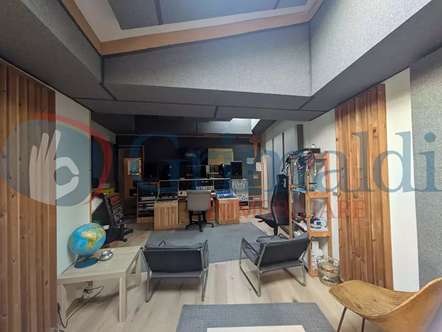 Immagine 15 di Magazzino in vendita  in Via del Testaio a Livorno