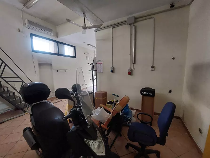 Immagine 6 di Negozio in vendita  in Via ANTONIO GENOVESI, 1 a Catanzaro