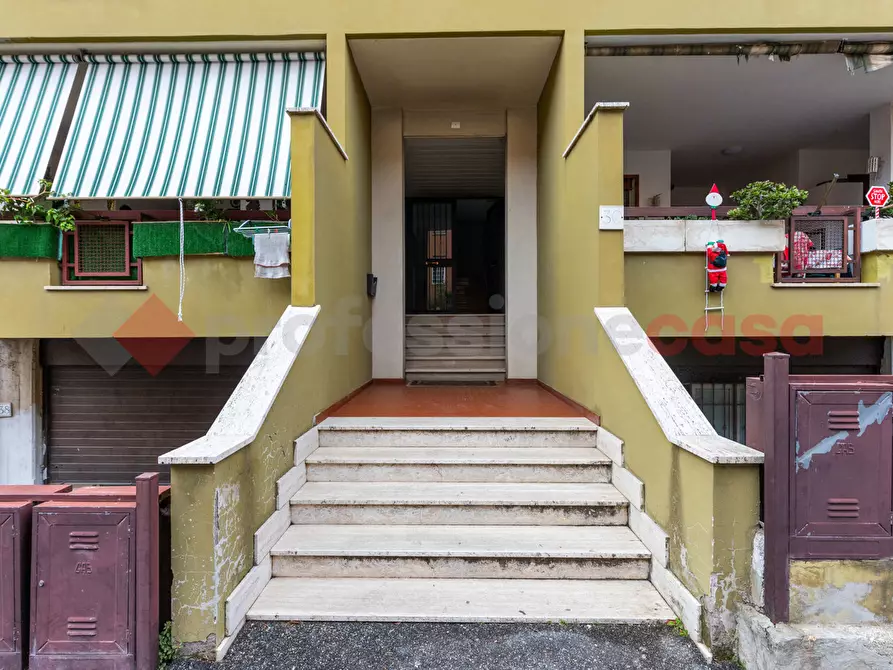 Immagine 3 di Appartamento in vendita  in Via Padre Elia Carosi a Roma