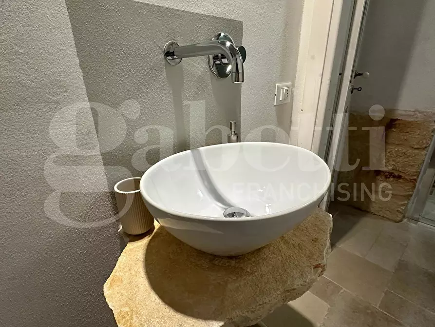 Immagine 30 di Casa indipendente in vendita  in Via Giuditta Tavani Arquati, 10 a Ostuni