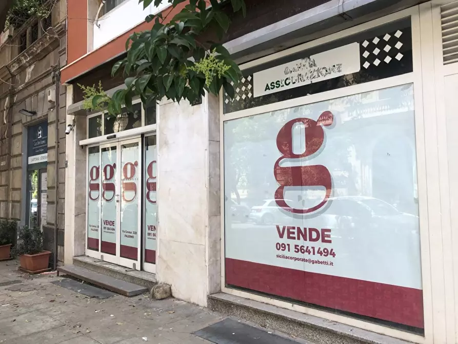 Immagine 2 di Negozio in vendita  in Via Dante, 48 a Palermo