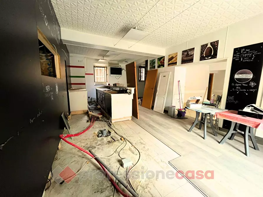 Immagine 4 di Negozio in vendita  in Piazza Giuseppe Mazzini a Bastia Umbra