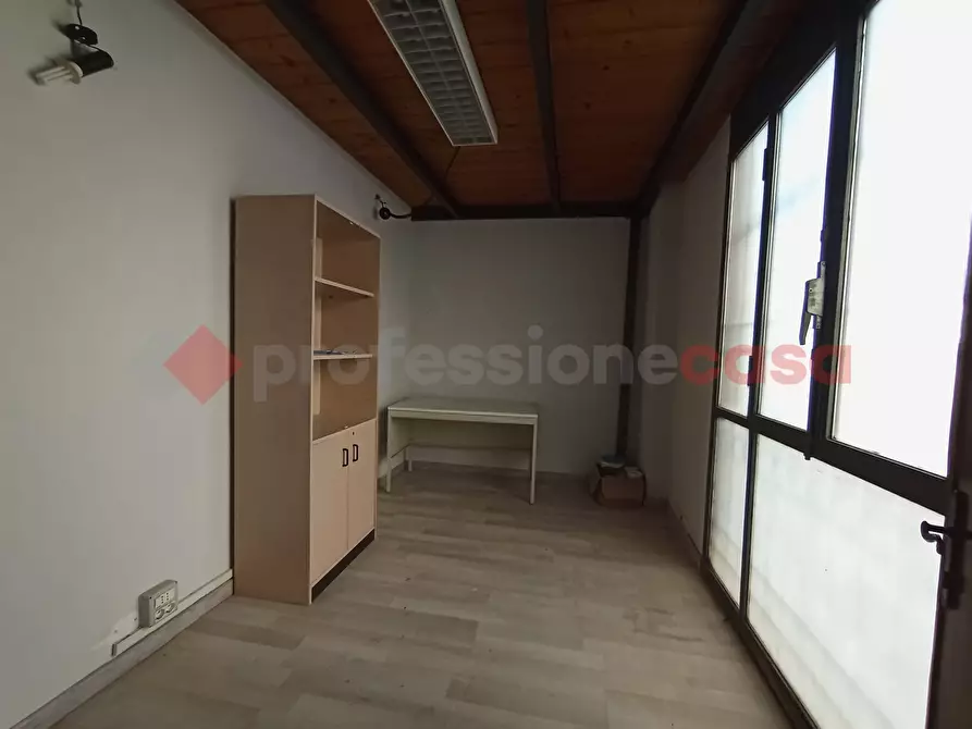 Immagine 5 di Negozio in affitto  in Via Flaminia a Spoleto