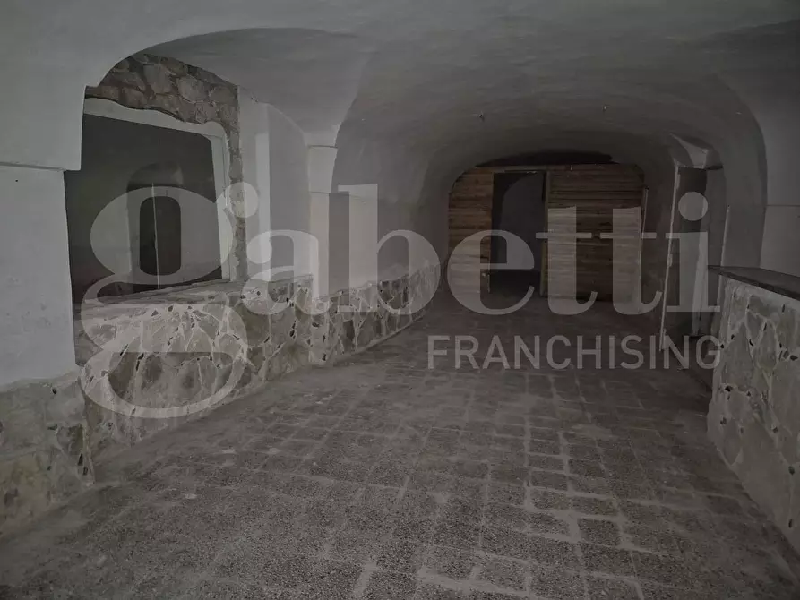 Immagine 9 di Box auto in vendita  in Via Roma a Ostuni