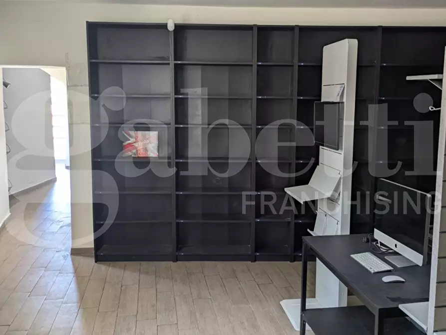 Immagine 10 di Negozio in affitto  in Corso Tukory a Palermo