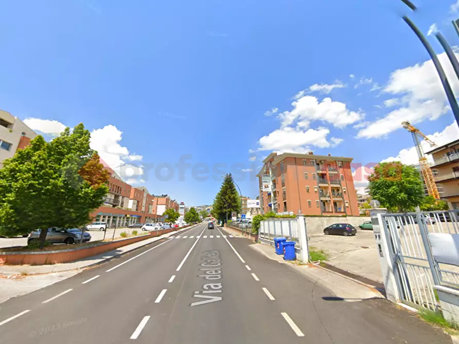 Immagine 2 di Negozio in vendita  in Via Del Gallitello, SNC a Potenza