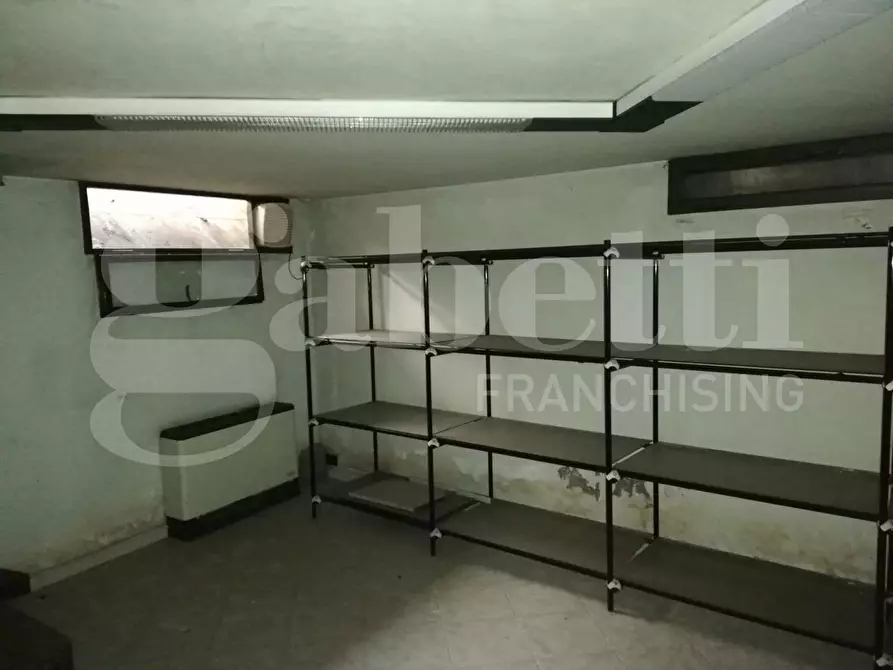 Immagine 7 di Negozio in affitto  in Via del Vecchio a Orta Di Atella