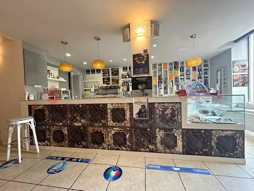 Immagine 9 di Negozio in vendita  in Piazza FONTANA VECCHIA, 8 a Terracina