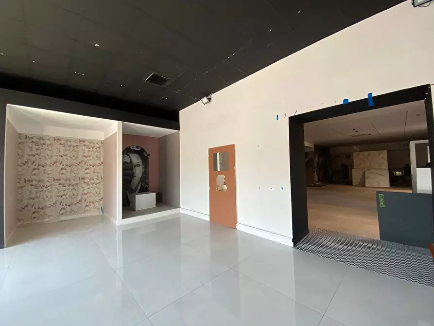 Immagine 4 di Negozio in affitto  in Via San Martino, 119 a San Giorgio A Cremano