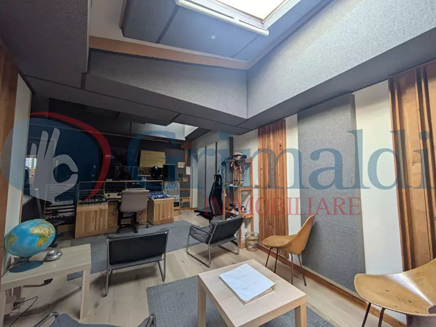 Immagine 10 di Magazzino in vendita  in Via del Testaio a Livorno