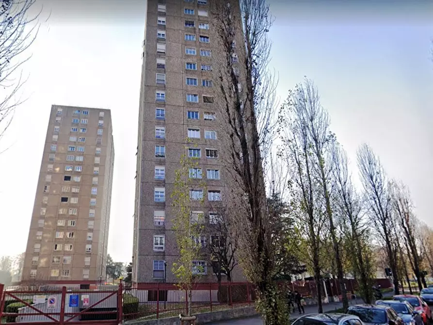 Immagine 3 di Box auto in vendita  in Viale ca granda, 27 a Milano