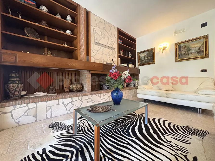 Immagine 3 di Villa in vendita  in Via RIO CLARO 2, 2 a Fondi