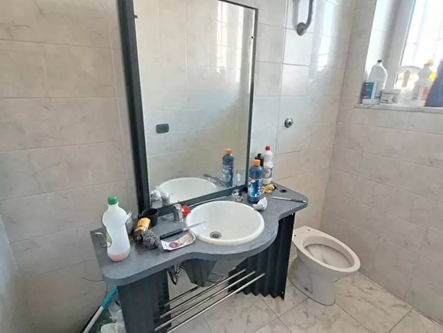 Immagine 6 di Negozio in vendita  in Via Bruno Giordano a Marano Di Napoli