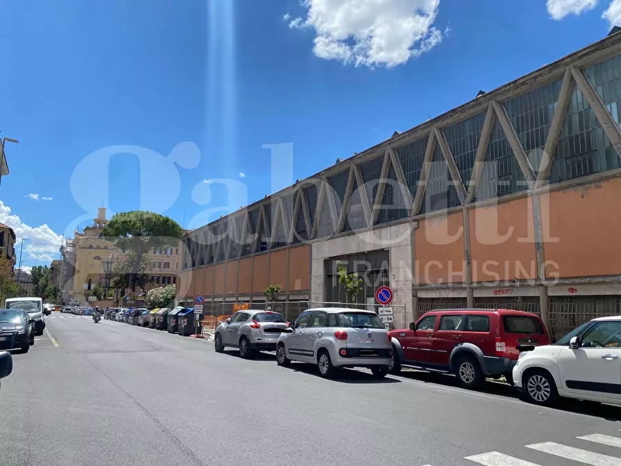 Immagine 3 di Negozio in vendita  in Via Trionfale, 98 a Roma