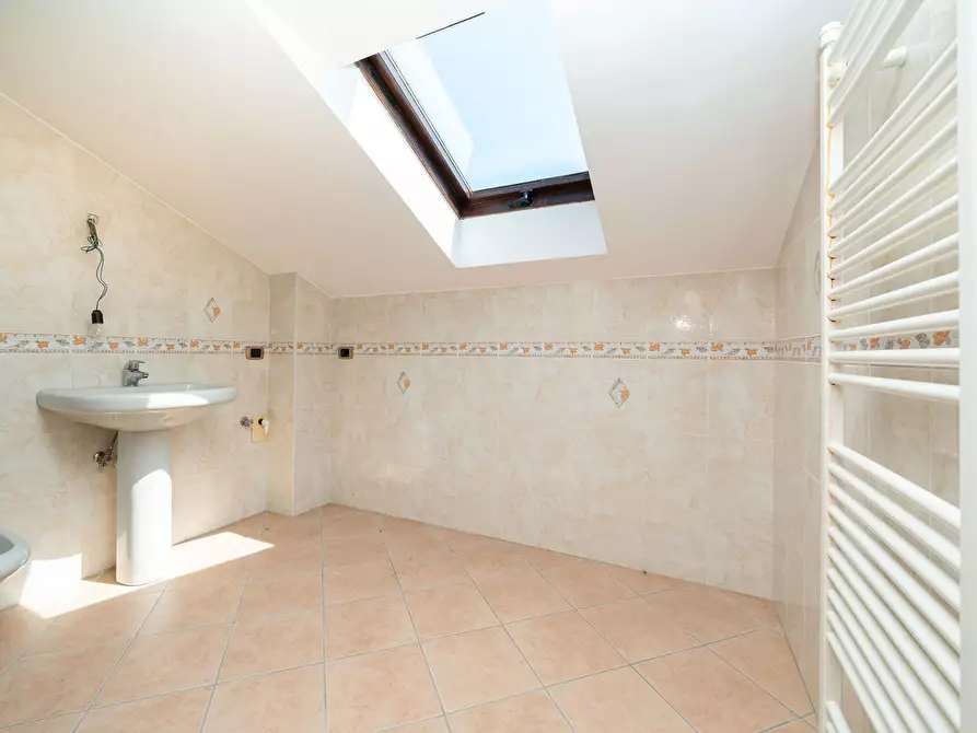 Immagine 35 di Villa in vendita  in Viale Veneto a Orbassano