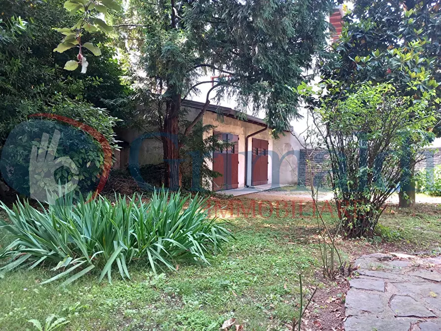 Immagine 17 di Villa in vendita  in Via Dante Alighieri, 15 a Limbiate