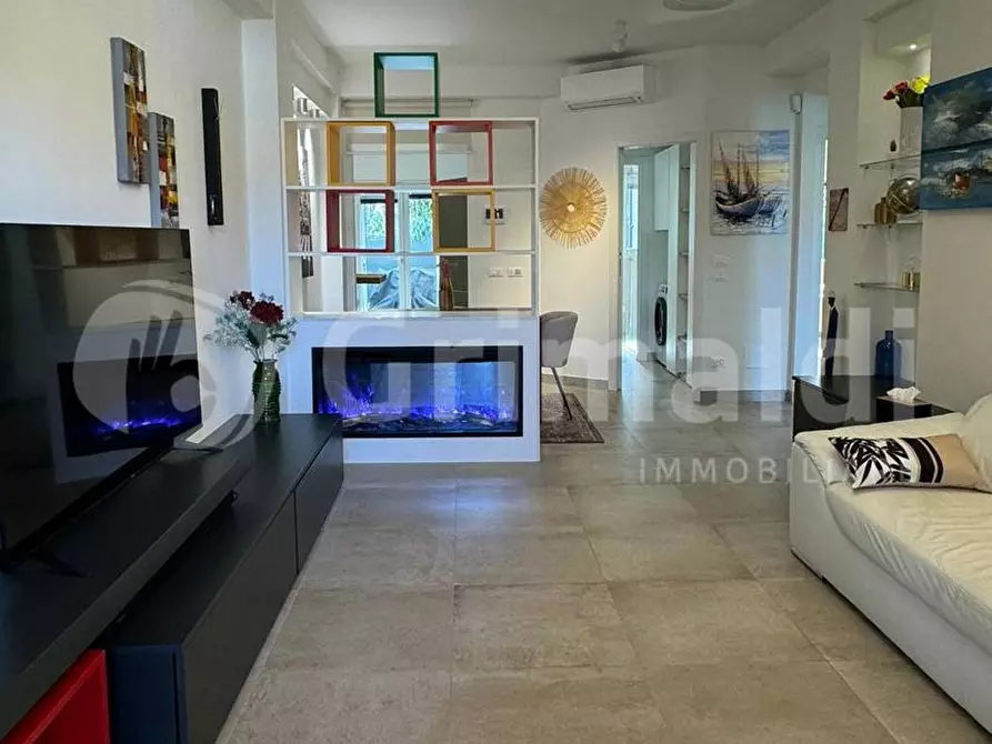 Immagine 2 di Appartamento in vendita  in Via G. MATTEOTTI, 1350 a Montignoso