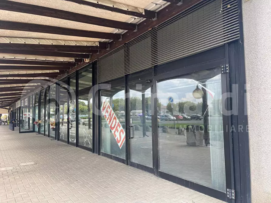 Immagine 2 di Attività commerciale in vendita  in Via Emilia Piacentina, 4 a Castel San Giovanni