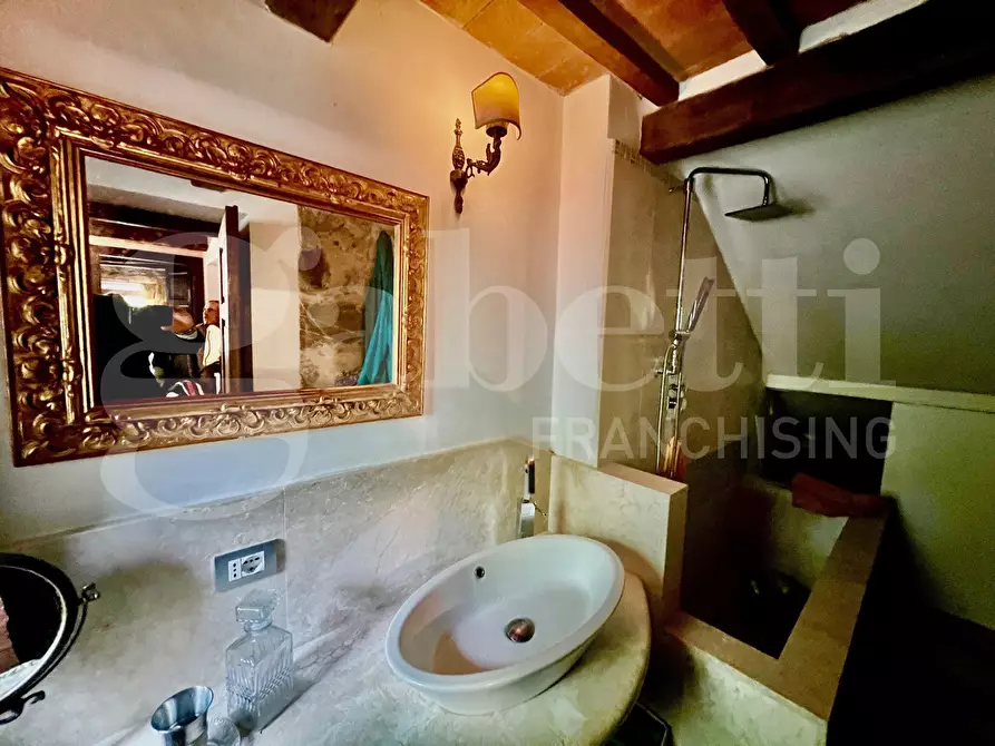 Immagine 7 di Rustico / casale in vendita  in Via di Vitozza, 16 a Sorano