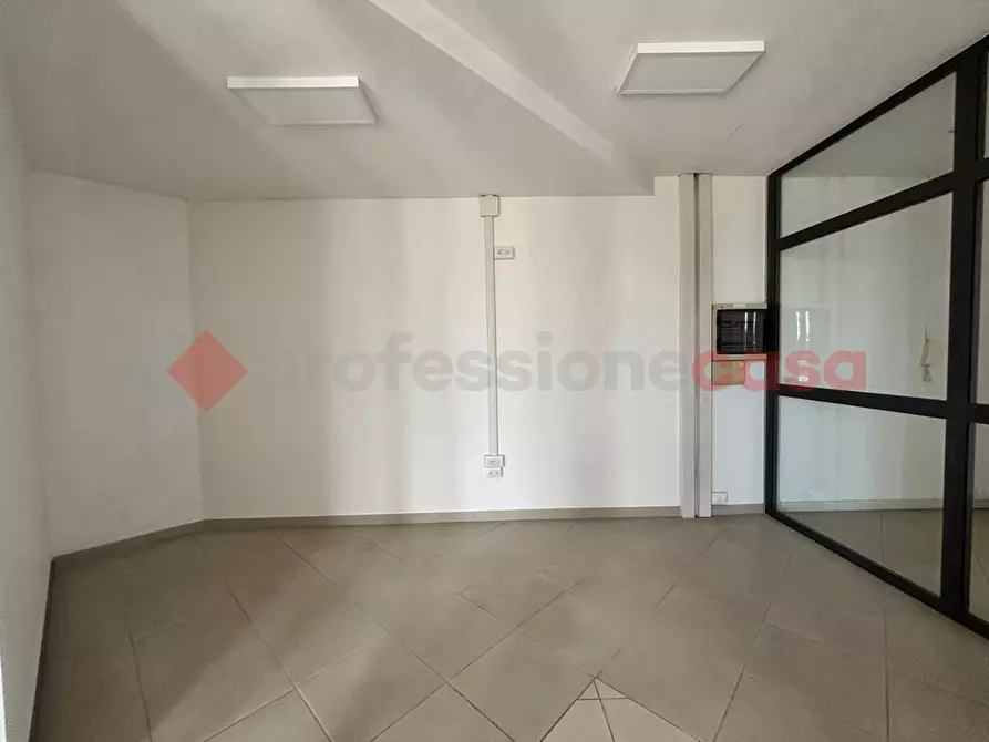 Immagine 27 di Magazzino in affitto  in Via Cangiano, 13 a Anagni