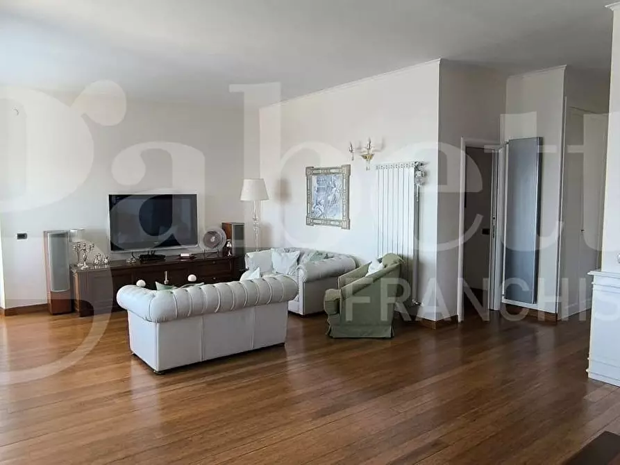 Immagine 4 di Appartamento in vendita  in Via Francesco Petrarca a Napoli