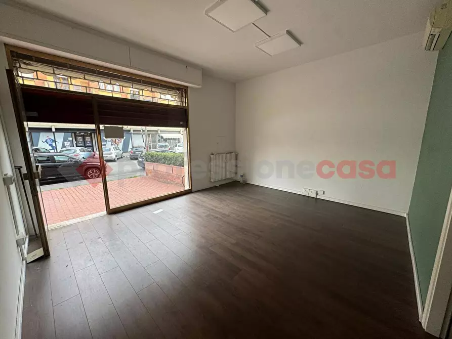 Immagine 1 di Negozio in affitto  in Via ALFIERI a Scandicci