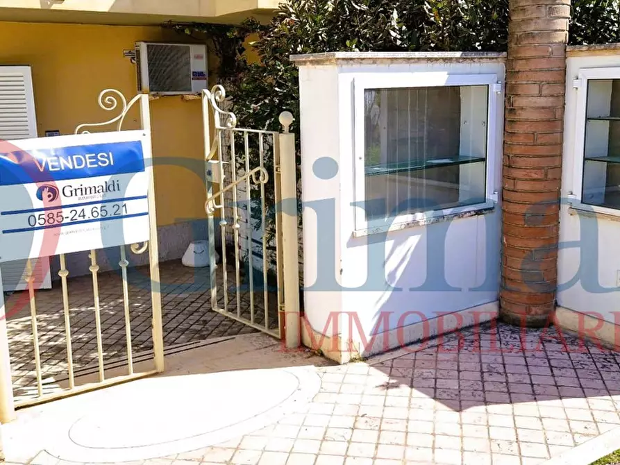 Immagine 2 di Appartamento in vendita  in Viale A. VESPUCCI, 12 a Massa