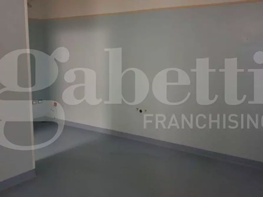 Immagine 11 di Ufficio in vendita  in Via dei Mille, 19 a Torre Annunziata