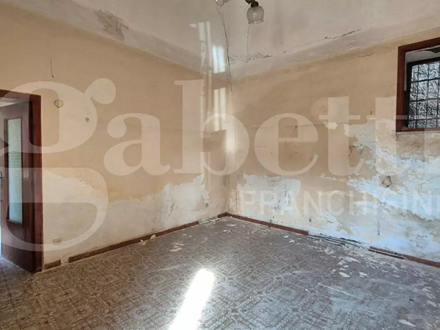 Immagine 12 di Palazzo in vendita  in Via L. Giordano, 38 a Boscotrecase