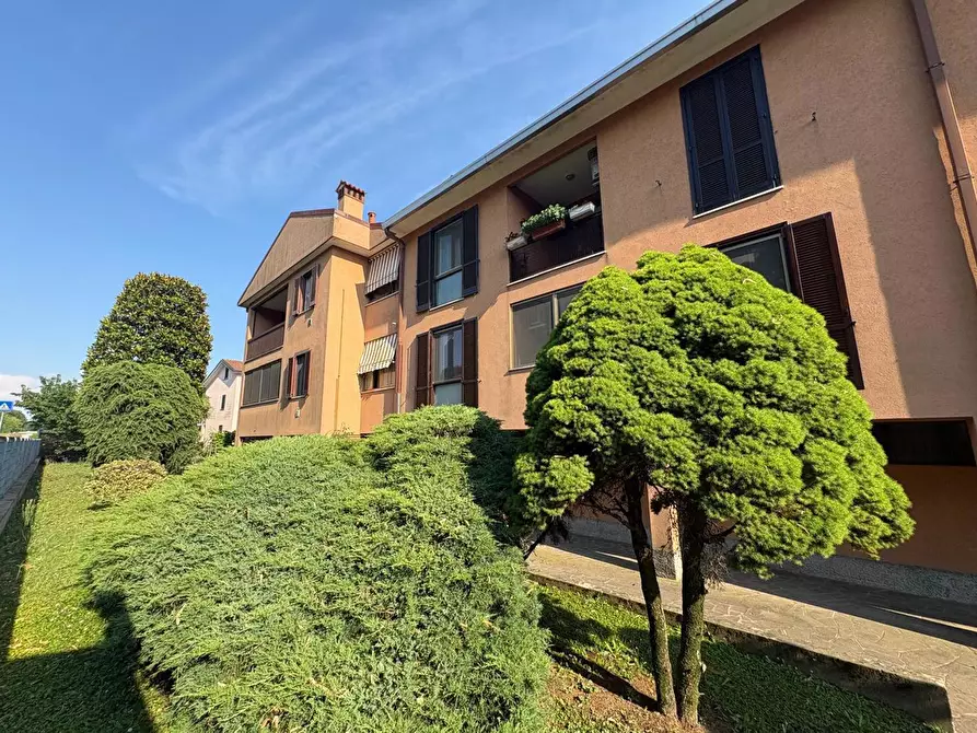 Immagine 1 di Appartamento in vendita  in Via aldo moro, 38 a Cassinetta Di Lugagnano