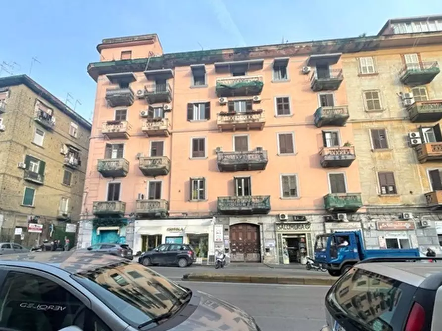 Immagine 1 di Appartamento in vendita  in Via Calata Capodichino a Napoli