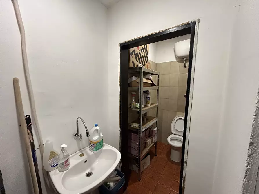 Immagine 5 di Attività commerciale in vendita  in Via Inzago, 119 a Roma