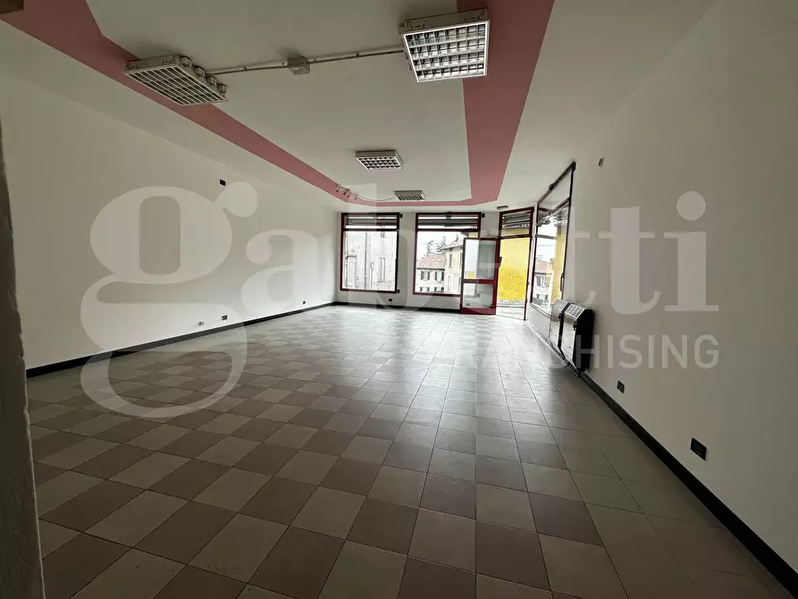 Immagine 14 di Negozio in affitto  in Via Marconi, snc a Erba