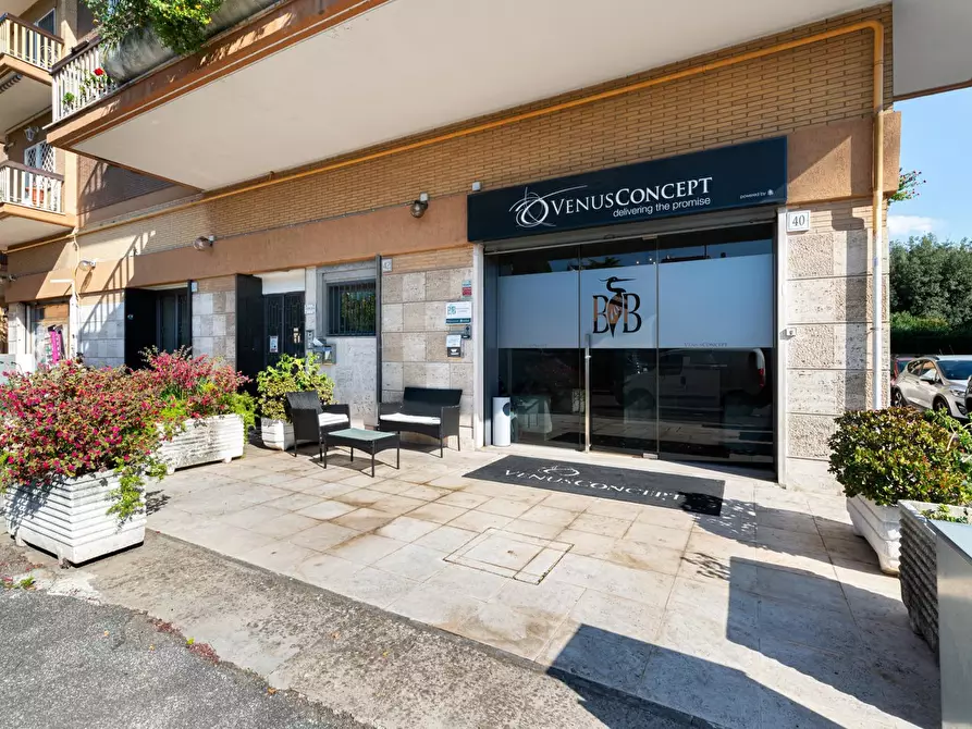 Immagine 26 di Negozio in vendita  in Via Giovanni Gastaldi, 40 a Roma