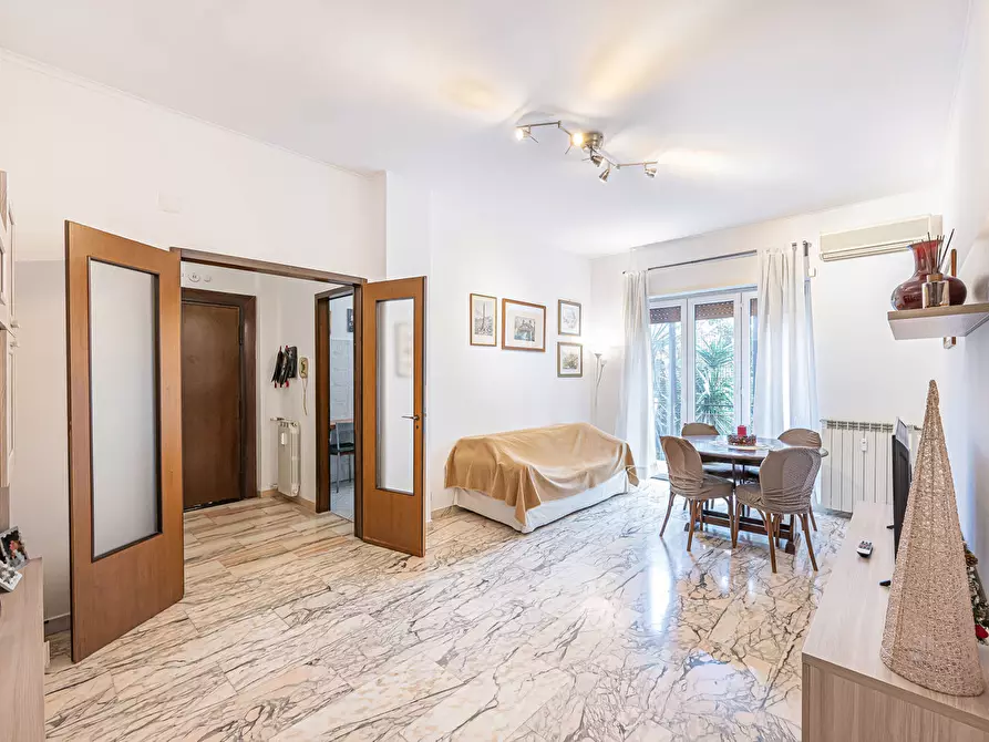 Immagine 3 di Appartamento in vendita  in Via Leonardo da Vinci, 197 a Roma