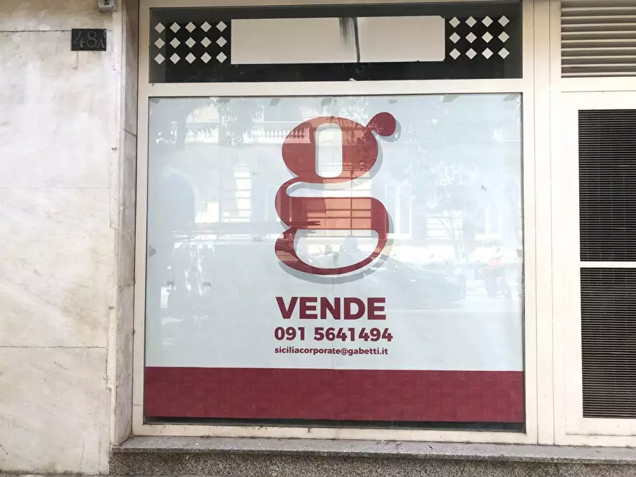 Immagine 11 di Negozio in vendita  in Via Dante, 48 a Palermo