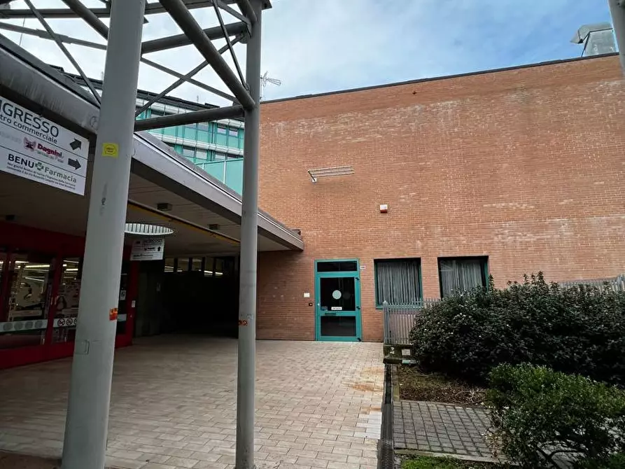 Immagine 8 di Negozio in affitto  in Via Andrea Costa, 154 a Bologna