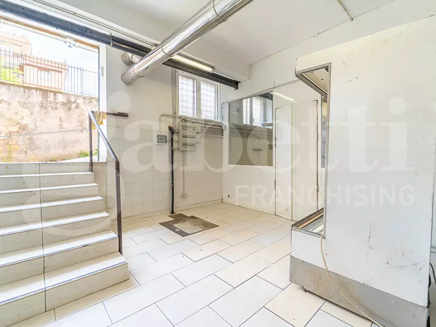 Immagine 13 di Laboratorio in vendita  in Via Busalla, 9 a Roma