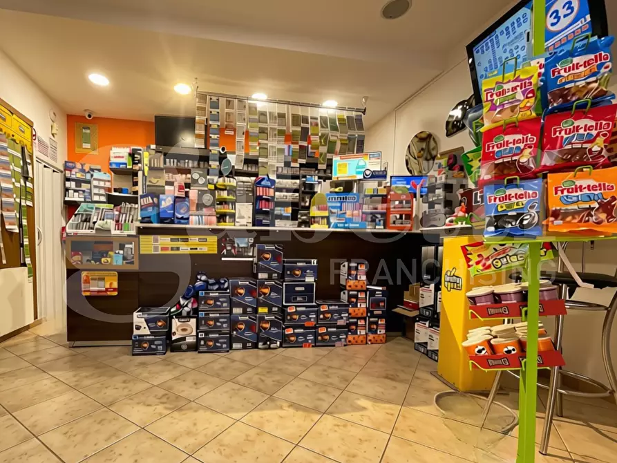 Immagine 4 di Negozio in vendita  in Via Indipendenza, 224 a Gaeta